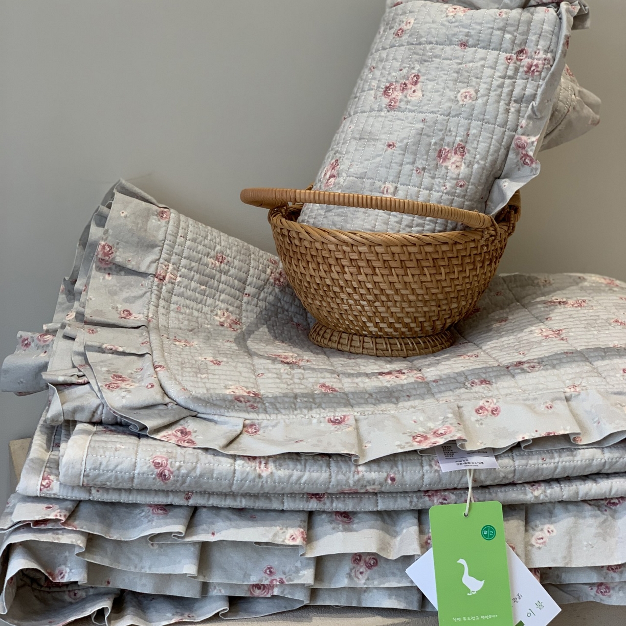 91家纺网 家纺一手货源 找家纺 汇庭 2025秋冬新款麻三月床盖三件套系列 梨花雨