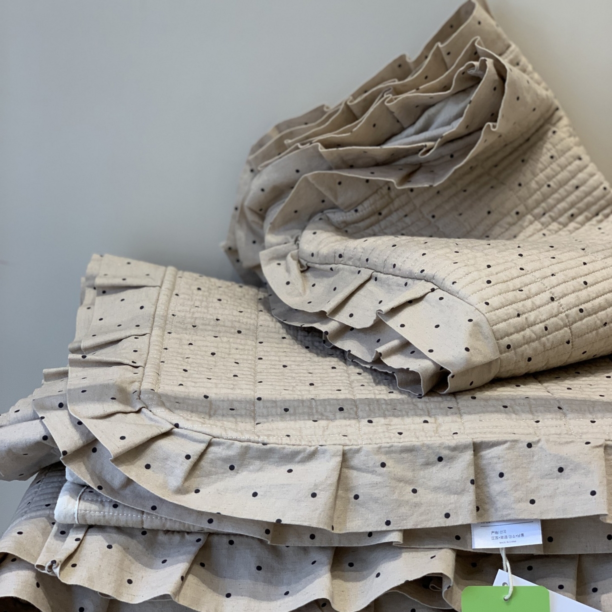 91家纺网 家纺一手货源 找家纺 汇庭 2025秋冬新款麻三月床盖三件套系列 黑点点