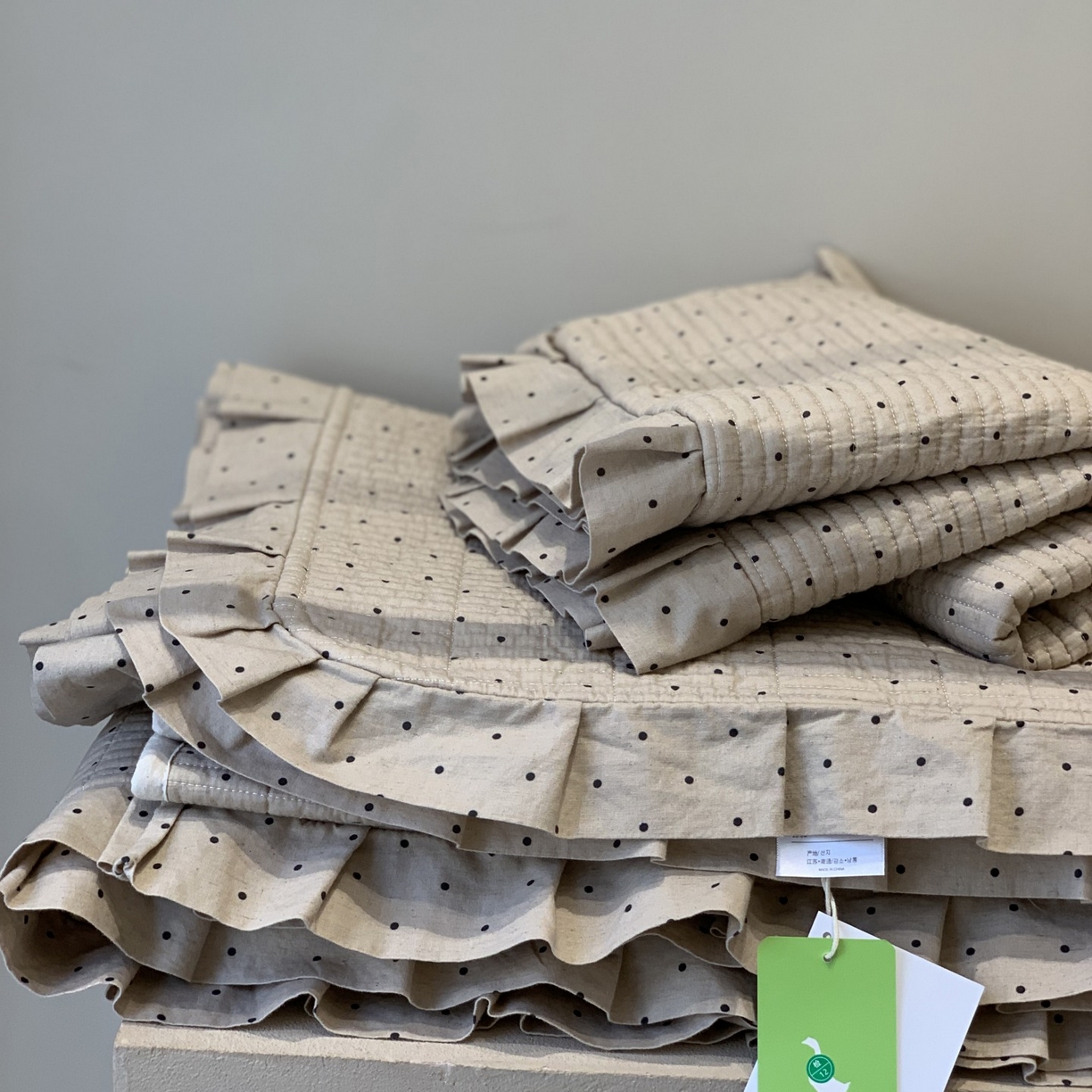 91家纺网 家纺一手货源 找家纺 汇庭 2025秋冬新款麻三月床盖三件套系列 黑点点