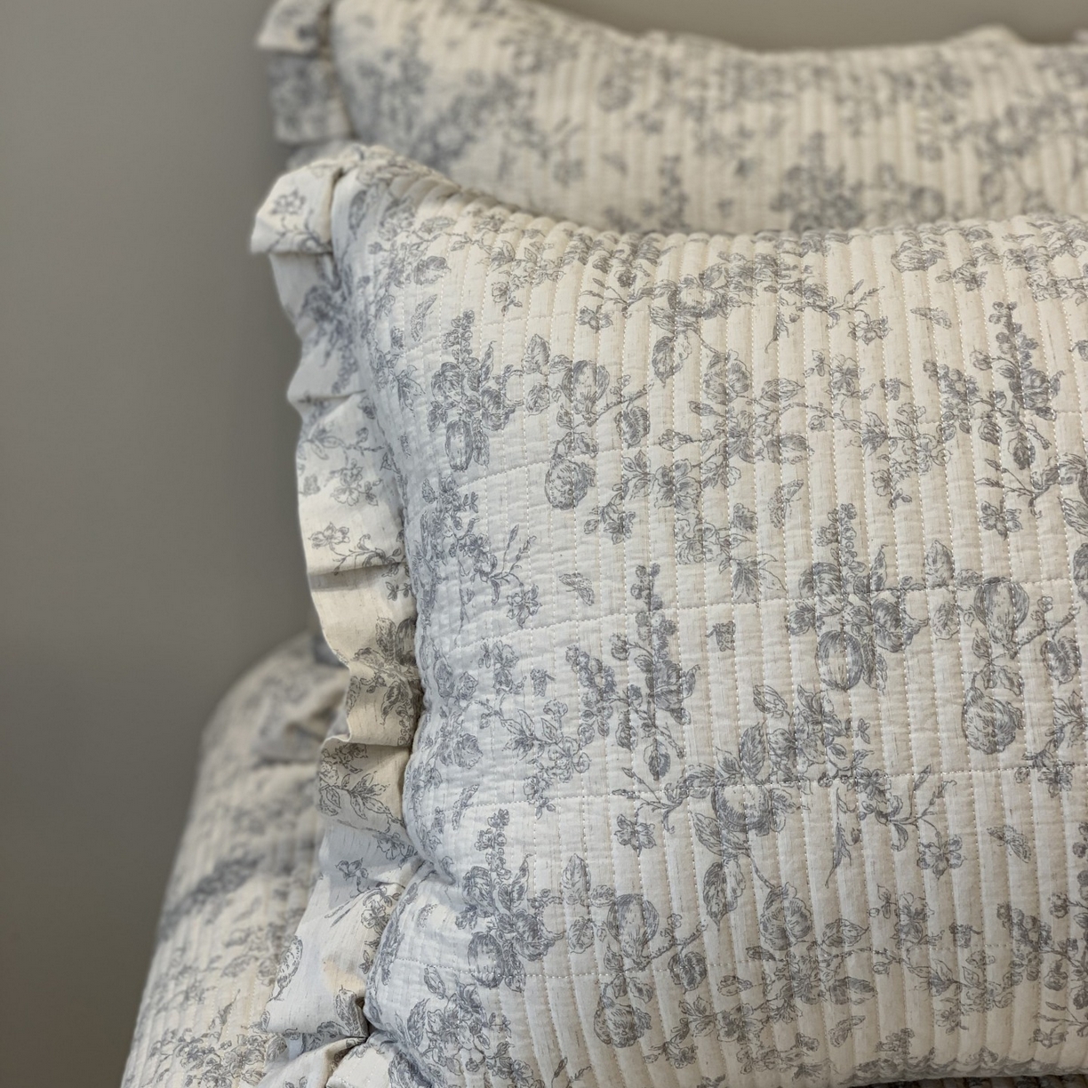 91家纺网 家纺一手货源 找家纺 汇庭 2025秋冬新款麻三月床盖三件套系列 苏梨士