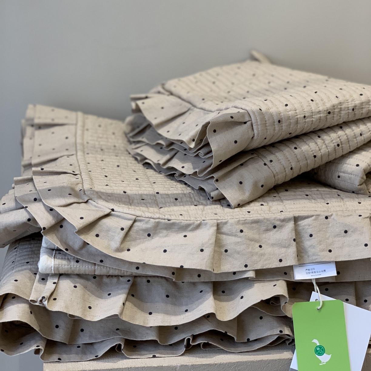 91家纺网 家纺一手货源 找家纺 汇庭 2025秋冬新款麻三月床盖三件套系列 黑点点