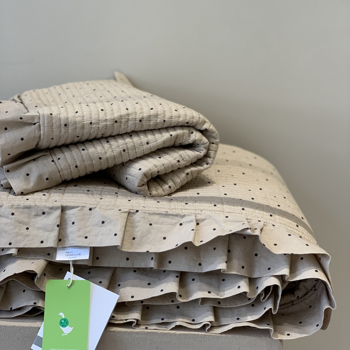 91家纺网 家纺一手货源 找家纺 汇庭 2025秋冬新款麻三月床盖三件套系列 黑点点