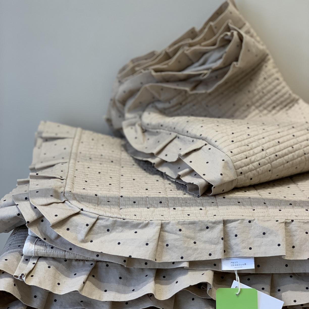 91家纺网 家纺一手货源 找家纺 汇庭 2025秋冬新款麻三月床盖三件套系列 黑点点