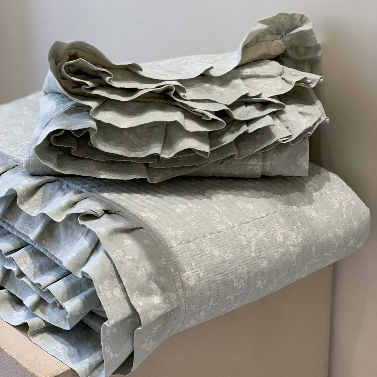 91家纺网 家纺一手货源 找家纺 汇庭 2025秋冬新款麻三月床盖三件套系列 青舍