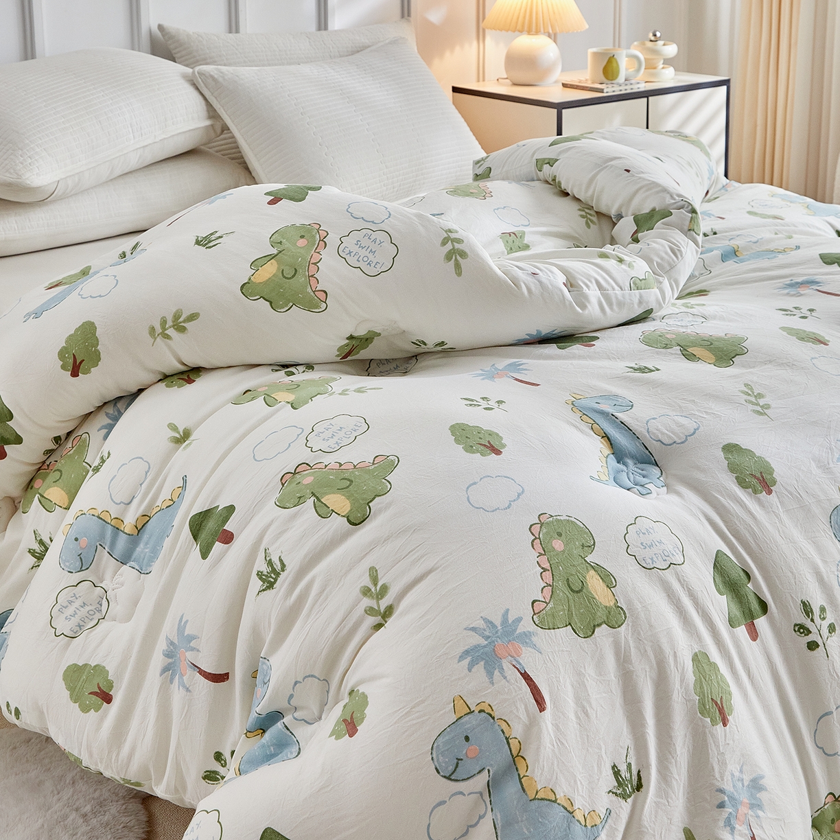 91家纺网 家纺一手货源 找家纺 梦镜家纺 2025新款A类卡通棉花被被子被芯 恐龙星球