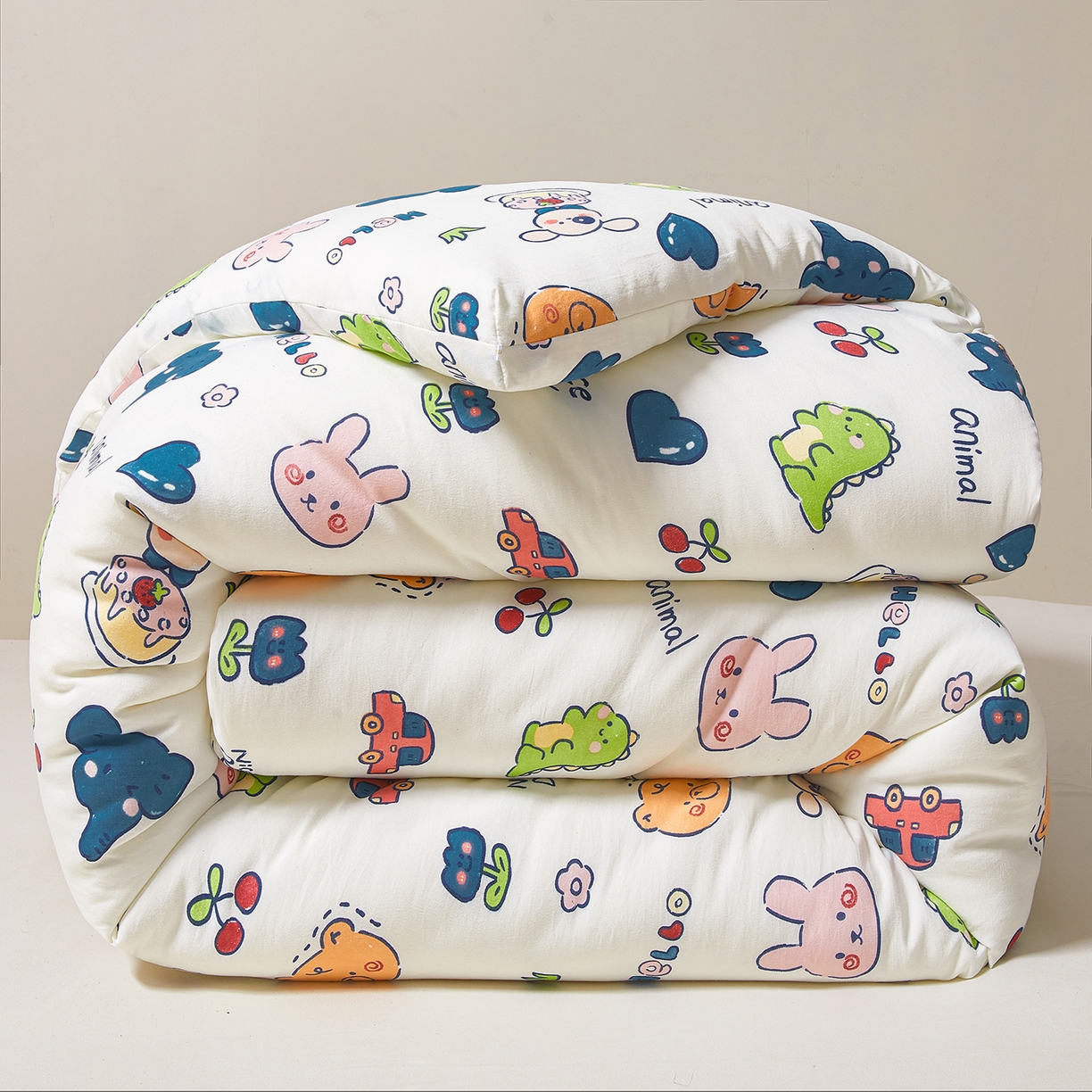 91家纺网 家纺一手货源 找家纺 梦镜家纺 2025新款A类卡通棉花被被子被芯 狂欢派对