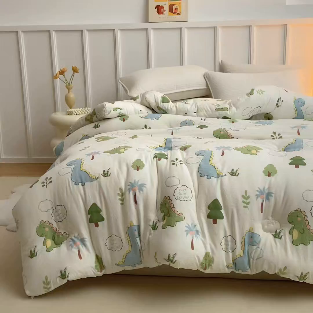 91家纺网 家纺一手货源 找家纺 梦镜家纺 2025新款A类卡通棉花被被子被芯 恐龙星球