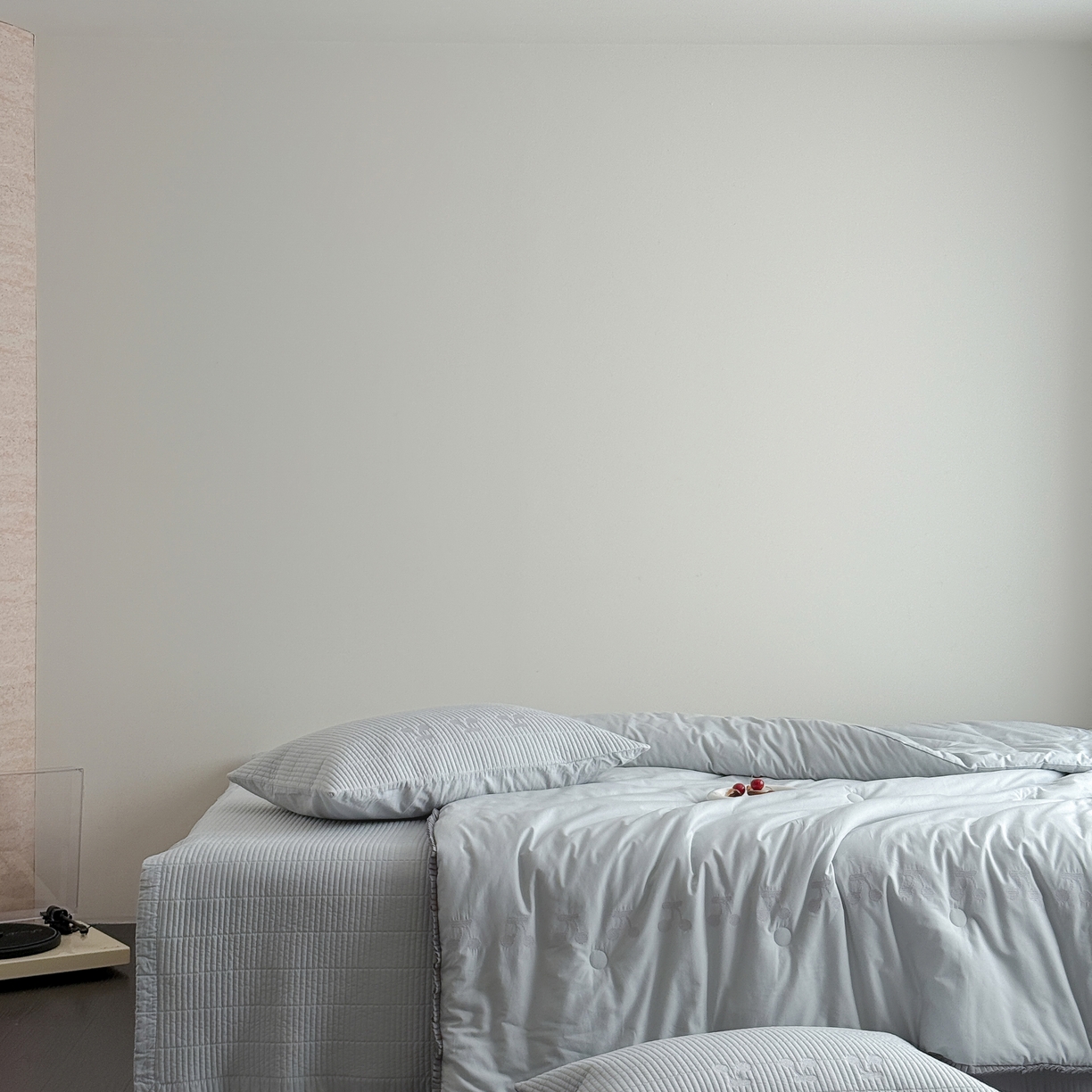 91家纺网 家纺一手货源 找家纺 汇庭 2025新款秋冬胖胖樱桃春秋被+樱桃菲菲床盖三件套 绿色