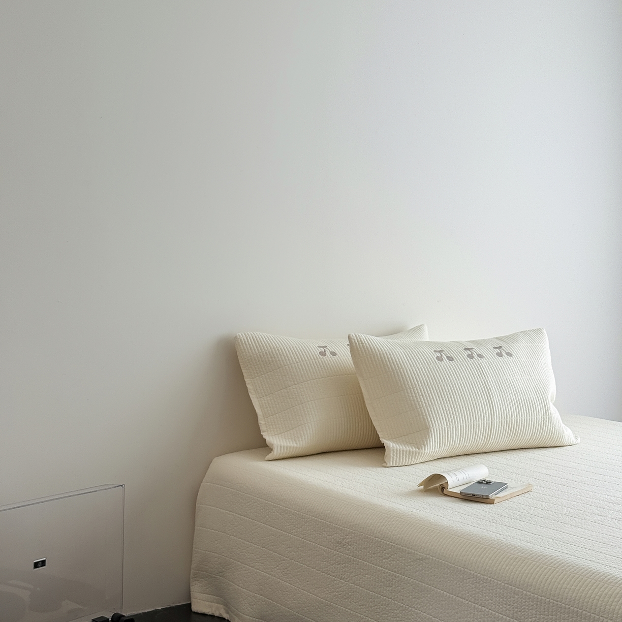 91家纺网 家纺一手货源 找家纺 汇庭 2025新款秋冬胖胖樱桃春秋被+樱桃菲菲床盖三件套 米色