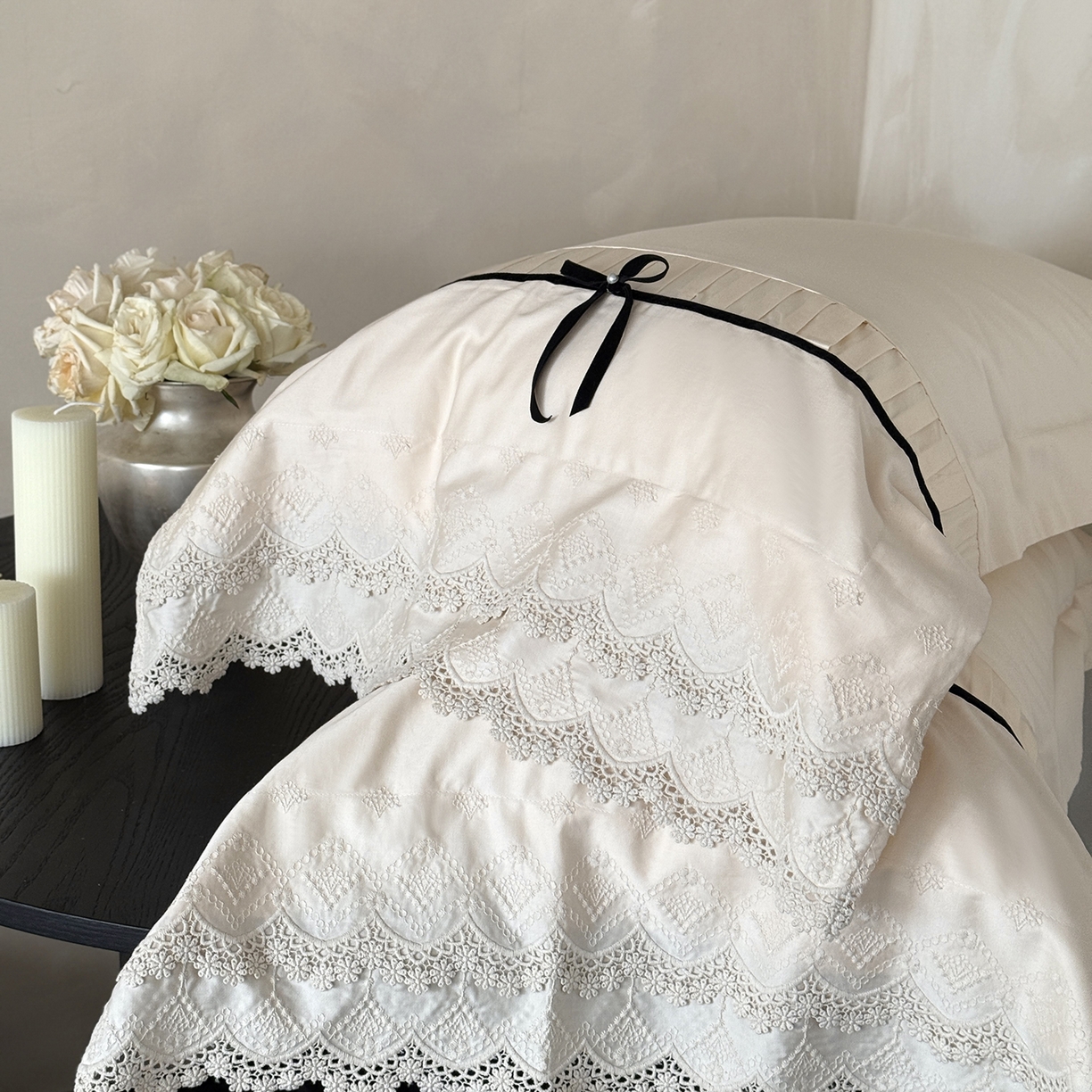 91家纺网 家纺一手货源 找家纺 佳汐蓝家纺 秋冬新品100支澳棉立体刺绣双层花边+打褶+蝴蝶结四件套--邂逅 乳白色