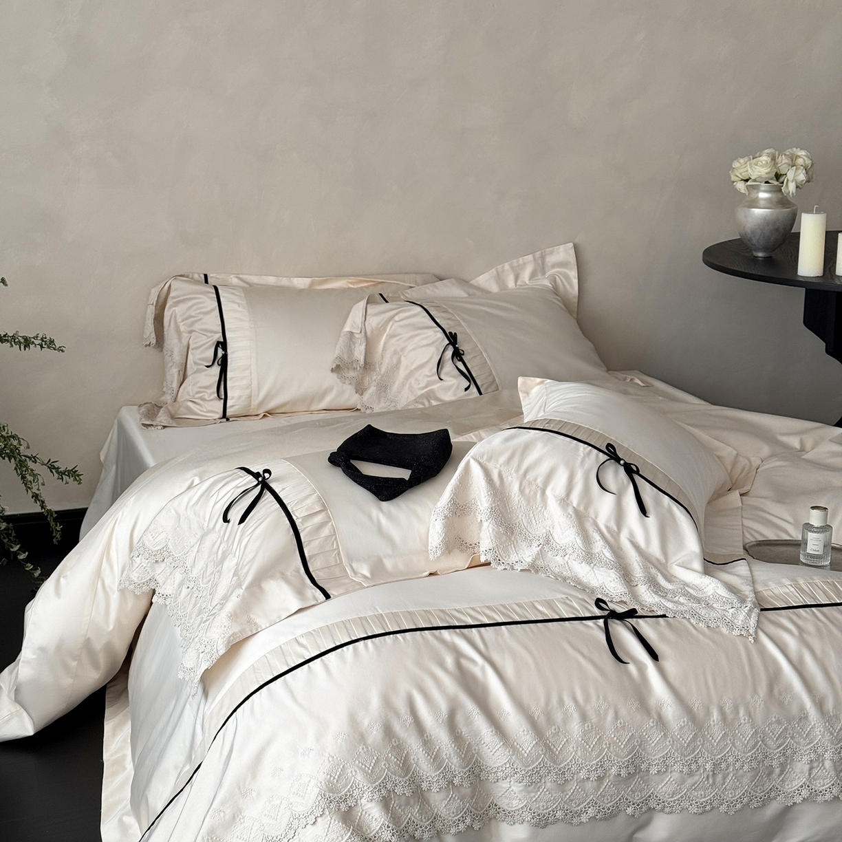 91家纺网 家纺一手货源 找家纺 佳汐蓝家纺 秋冬新品100支澳棉立体刺绣双层花边+打褶+蝴蝶结四件套--邂逅 乳白色