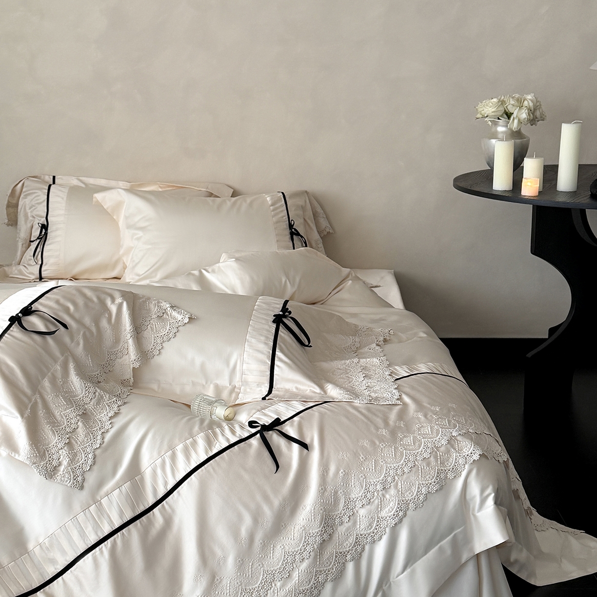 91家纺网 家纺一手货源 找家纺 佳汐蓝家纺 秋冬新品100支澳棉立体刺绣双层花边+打褶+蝴蝶结四件套--邂逅 乳白色