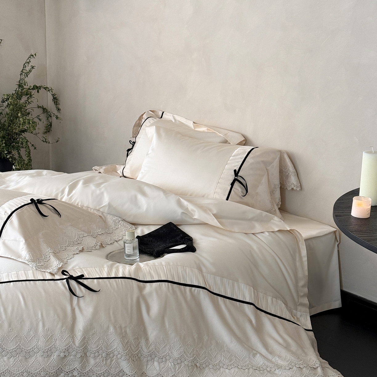 91家纺网 家纺一手货源 找家纺 佳汐蓝家纺 秋冬新品100支澳棉立体刺绣双层花边+打褶+蝴蝶结四件套--邂逅 乳白色