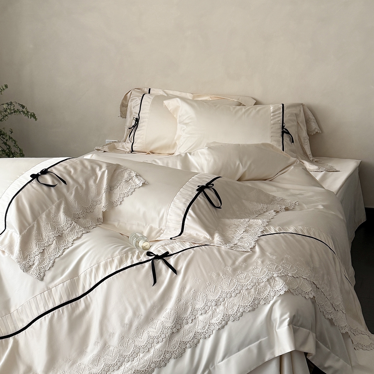 91家纺网 家纺一手货源 找家纺 （总）佳汐蓝家纺 秋冬新品100支澳棉立体刺绣双层花边+打褶+蝴蝶结四件套--邂逅