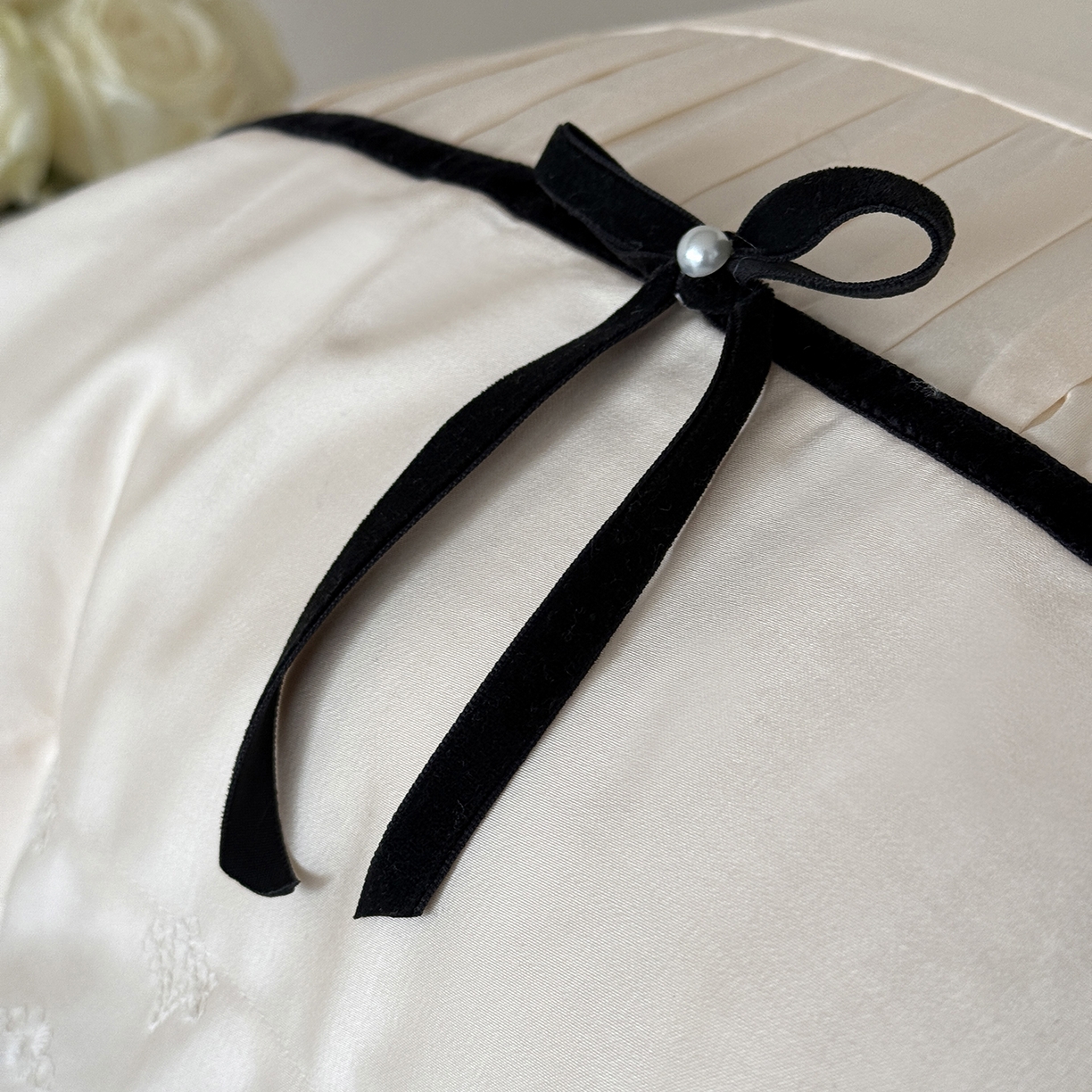 91家纺网 家纺一手货源 找家纺 佳汐蓝家纺 秋冬新品100支澳棉立体刺绣双层花边+打褶+蝴蝶结四件套--邂逅 乳白色