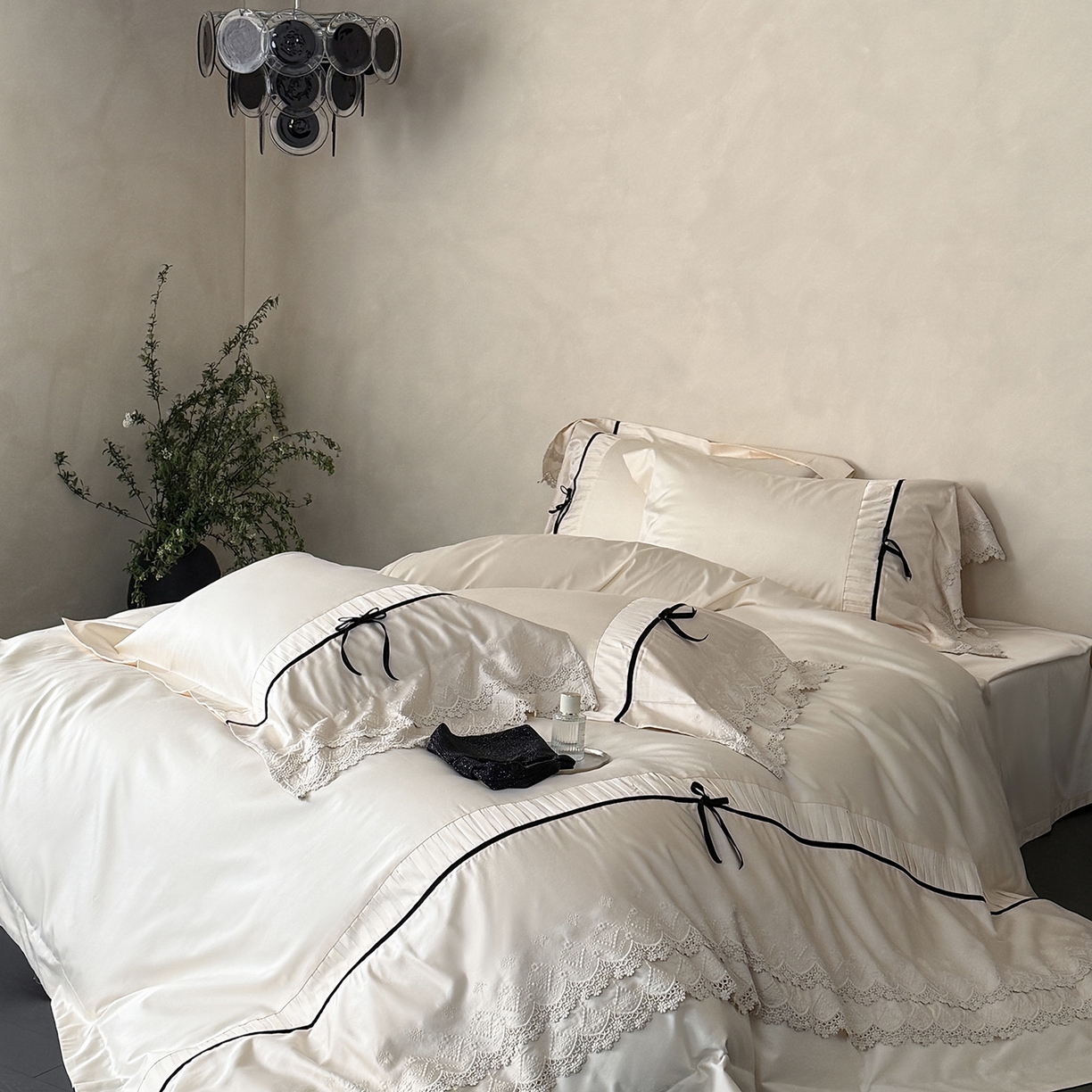 91家纺网 家纺一手货源 找家纺 佳汐蓝家纺 秋冬新品100支澳棉立体刺绣双层花边+打褶+蝴蝶结四件套--邂逅 乳白色