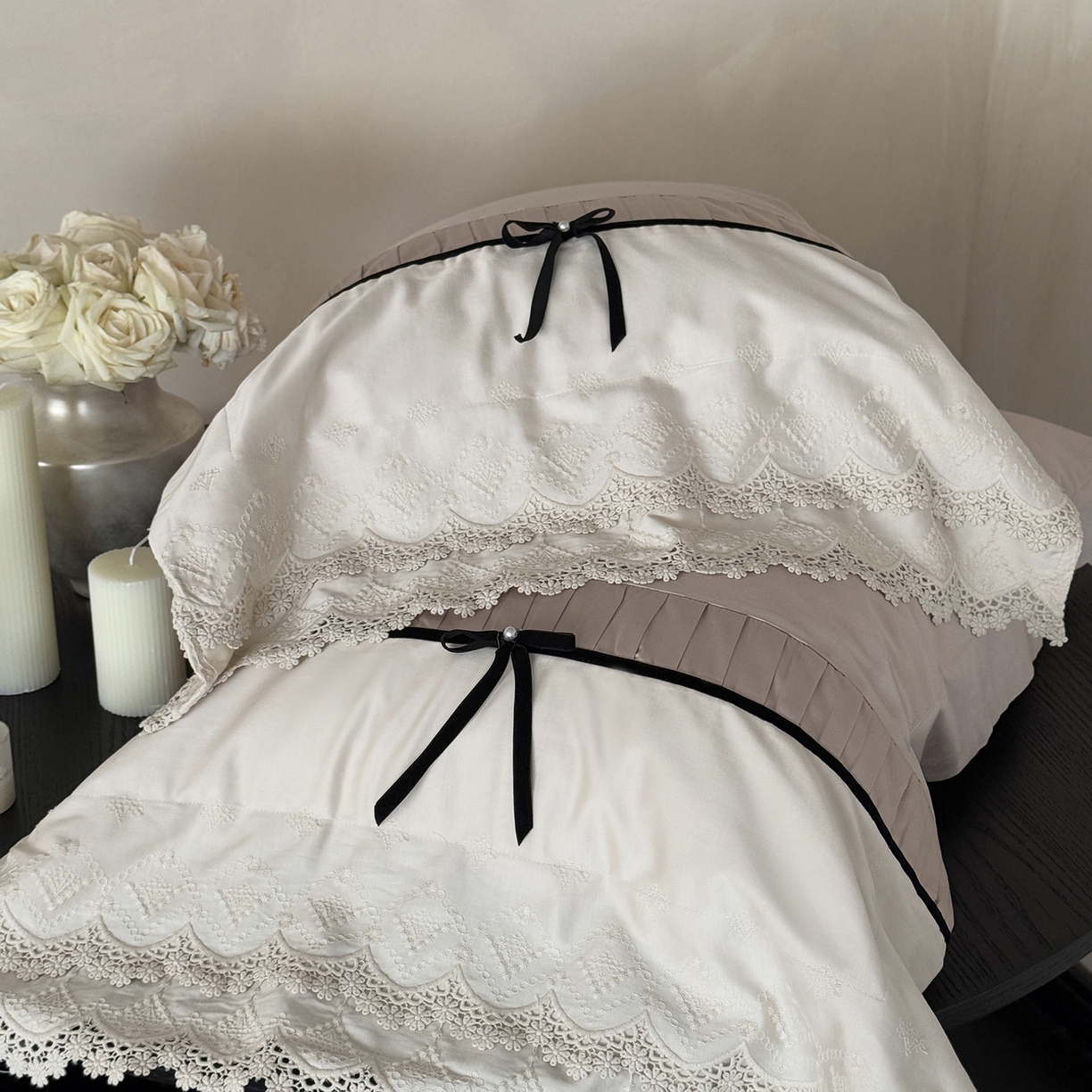 91家纺网 家纺一手货源 找家纺 佳汐蓝家纺 秋冬新品100支澳棉立体刺绣双层花边+打褶+蝴蝶结四件套--邂逅 朱褐色