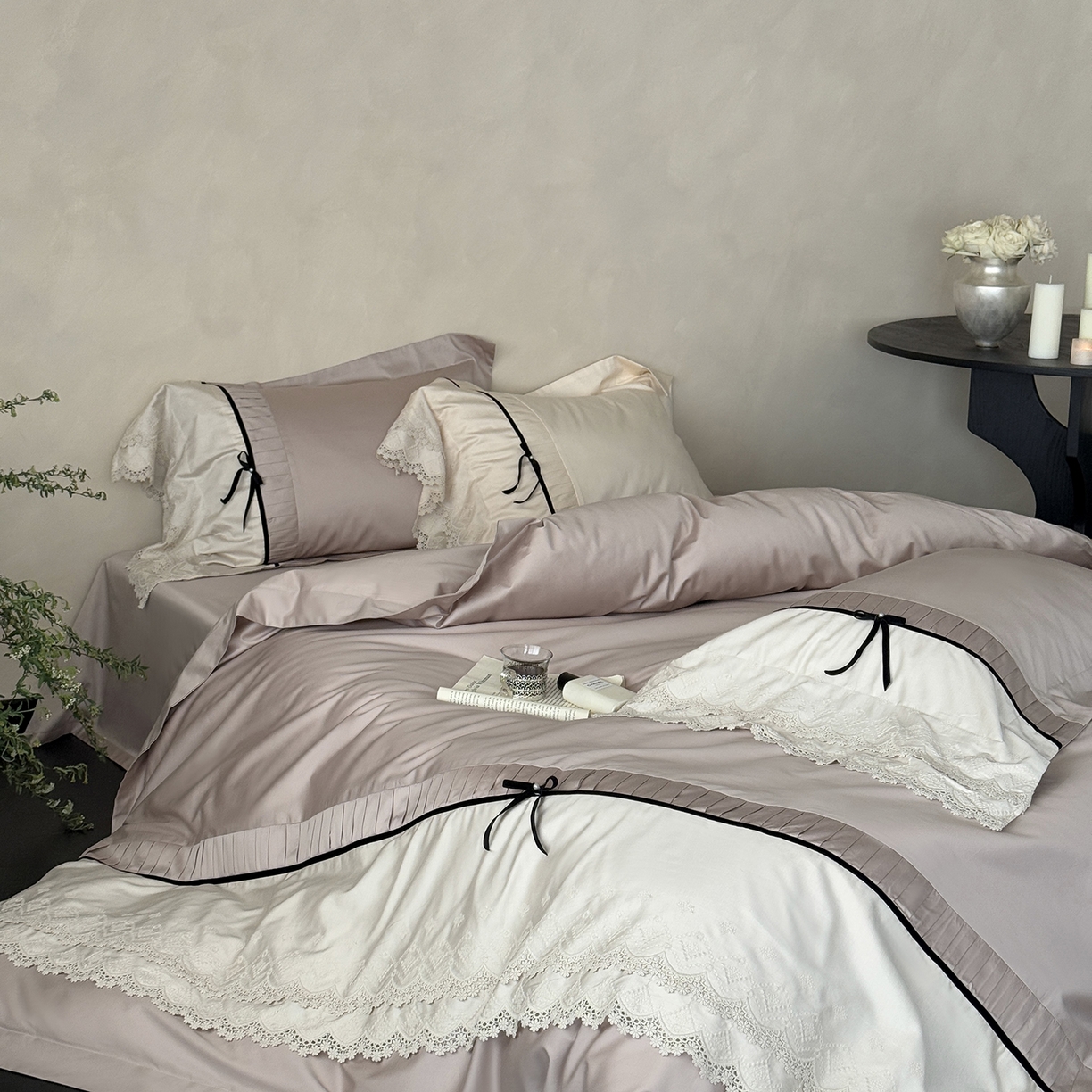 91家纺网 家纺一手货源 找家纺 佳汐蓝家纺 秋冬新品100支澳棉立体刺绣双层花边+打褶+蝴蝶结四件套--邂逅 朱褐色