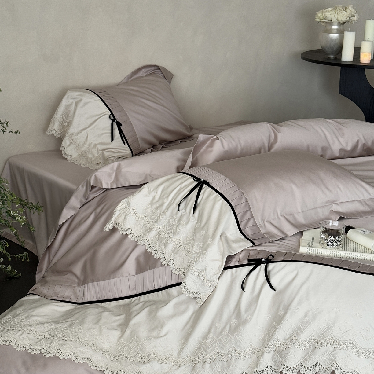 91家纺网 家纺一手货源 找家纺 佳汐蓝家纺 秋冬新品100支澳棉立体刺绣双层花边+打褶+蝴蝶结四件套--邂逅 朱褐色