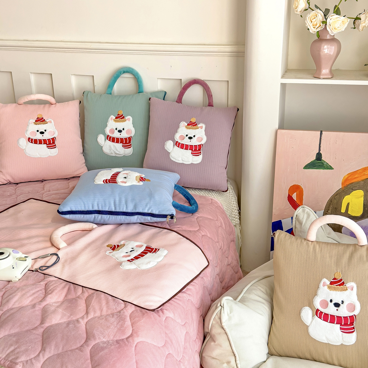 91家纺网 家纺一手货源 找家纺 诺可 2025新款牛奶绒卡通贴布绣围脖生日小狗手提多功能抱枕被 组合图