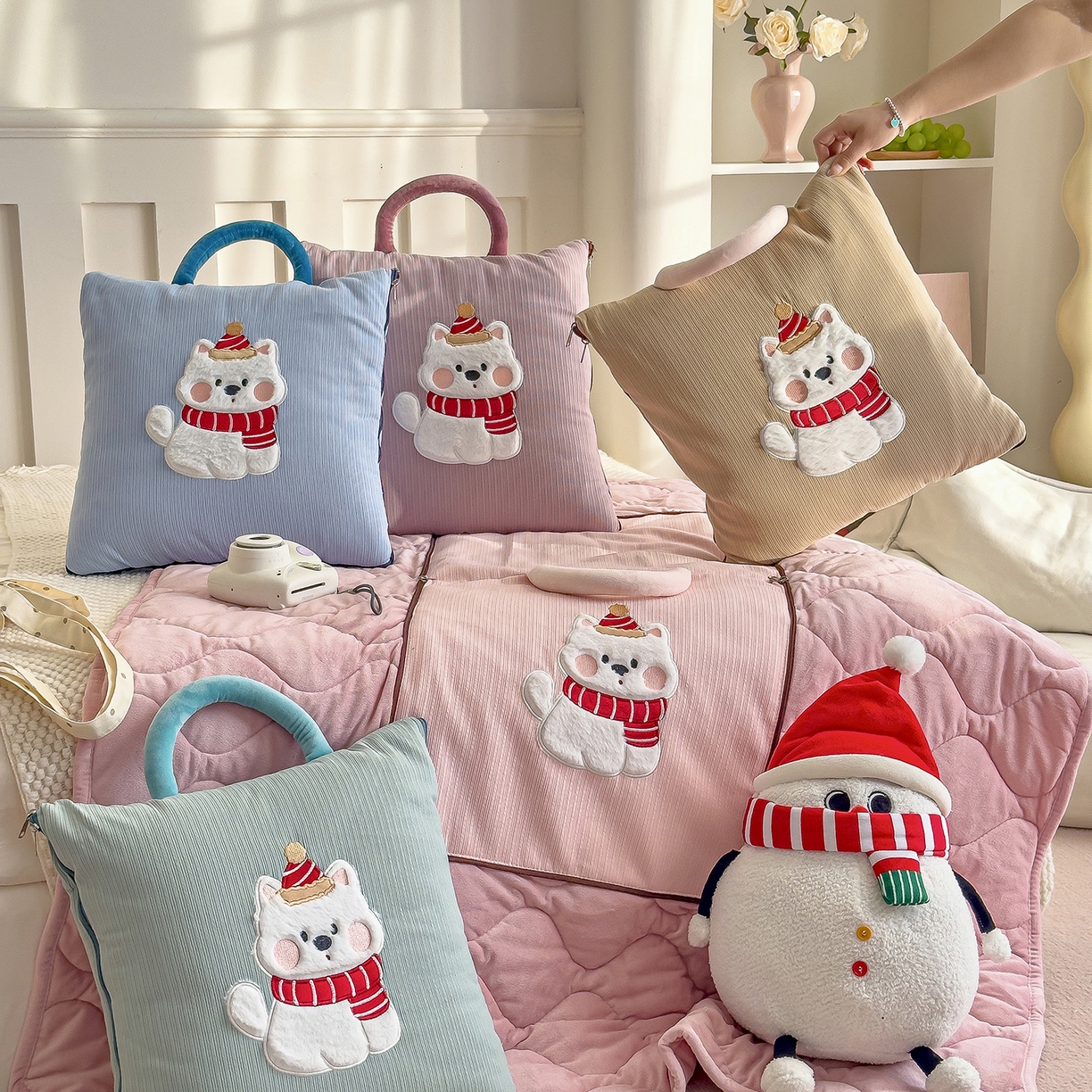 诺可 2025新款牛奶绒卡通贴布绣围脖生日小狗手提多功能抱枕被 组合图