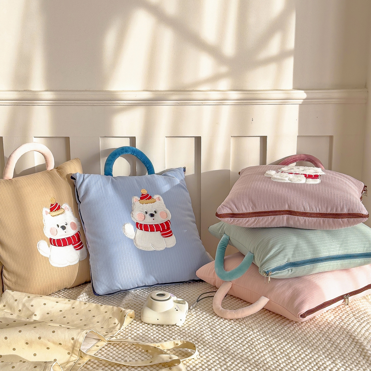 91家纺网 家纺一手货源 找家纺 诺可 2025新款牛奶绒卡通贴布绣围脖生日小狗手提多功能抱枕被 组合图