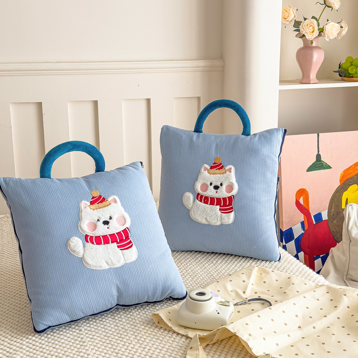 91家纺网 家纺一手货源 找家纺 诺可 2025新款牛奶绒卡通贴布绣围脖生日小狗手提多功能抱枕被 围脖生日小狗-蓝