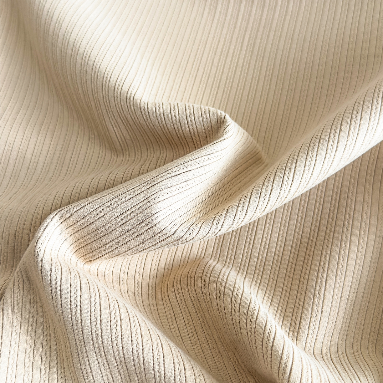 91家纺网 家纺一手货源 找家纺 诺可 2025新款牛奶绒卡通贴布绣围脖生日小狗手提多功能抱枕被 围脖生日小狗-咖