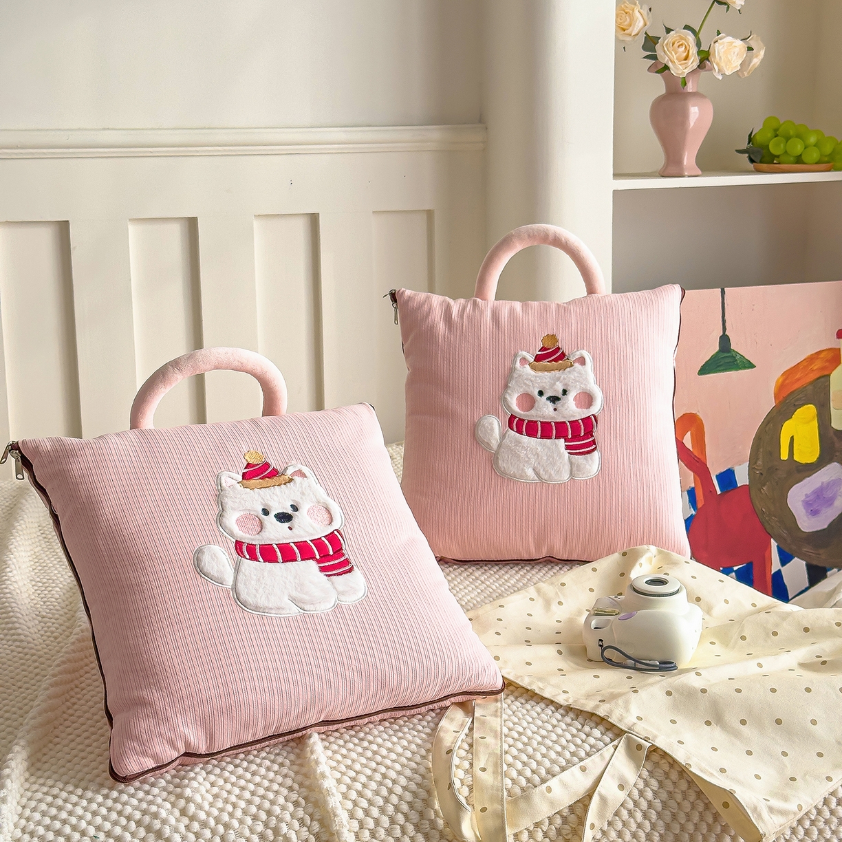 91家纺网 家纺一手货源 找家纺 诺可 2025新款牛奶绒卡通贴布绣围脖生日小狗手提多功能抱枕被 围脖生日小狗-粉