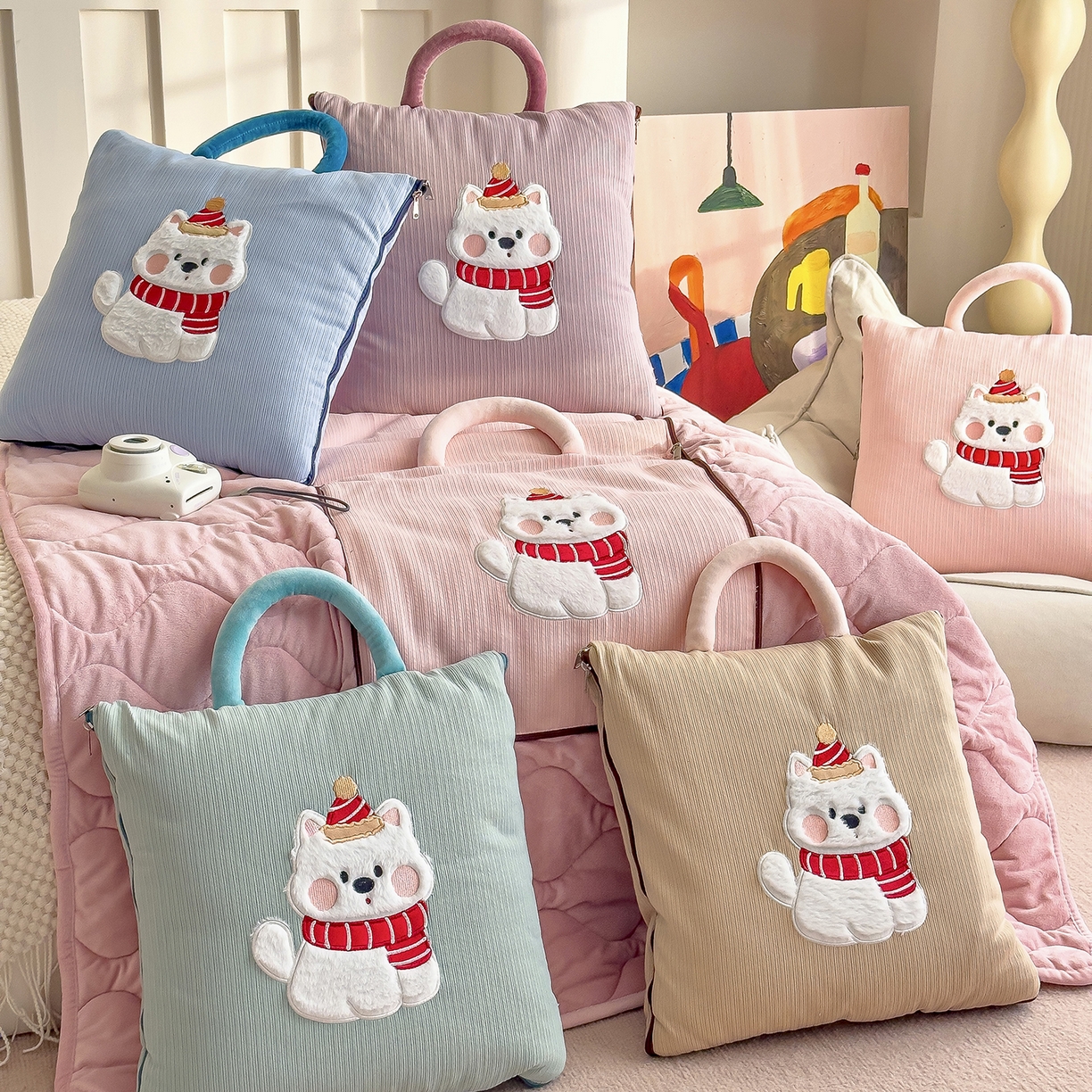 91家纺网 家纺一手货源 找家纺 诺可 2025新款牛奶绒卡通贴布绣围脖生日小狗手提多功能抱枕被 组合图