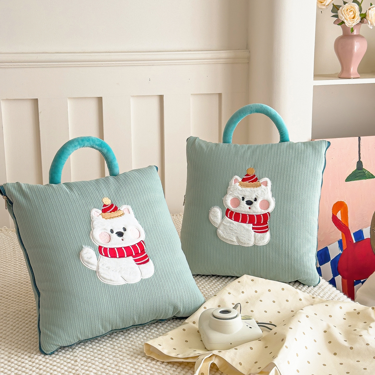 91家纺网 家纺一手货源 找家纺 诺可 2025新款牛奶绒卡通贴布绣围脖生日小狗手提多功能抱枕被 围脖生日小狗-绿