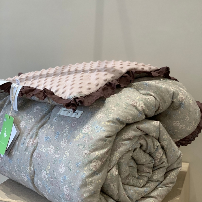 91家纺网 家纺一手货源 找家纺 汇庭 2025秋冬新·花边款单双人豆豆被系列 海花岛