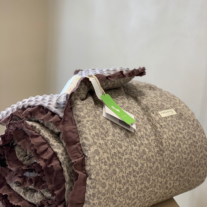 91家纺网 家纺一手货源 找家纺 汇庭 2025秋冬新·花边款单双人豆豆被系列 静香