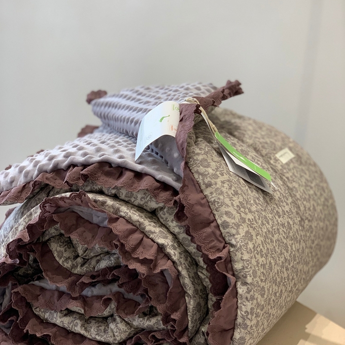 91家纺网 家纺一手货源 找家纺 汇庭 2025秋冬新·花边款单双人豆豆被系列 静香