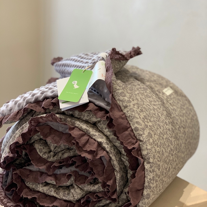 91家纺网 家纺一手货源 找家纺 汇庭 2025秋冬新·花边款单双人豆豆被系列 静香