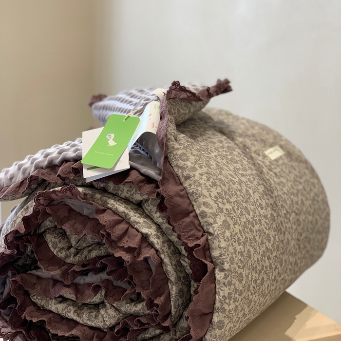 91家纺网 家纺一手货源 找家纺 汇庭 2025秋冬新·花边款单双人豆豆被系列 静香