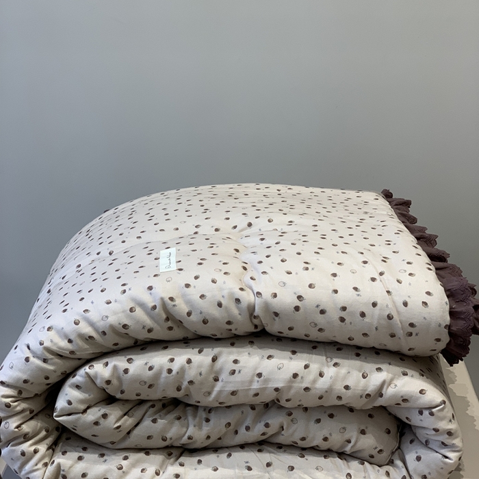 91家纺网 家纺一手货源 找家纺 汇庭 2025秋冬新·花边款单双人豆豆被系列 可可草莓