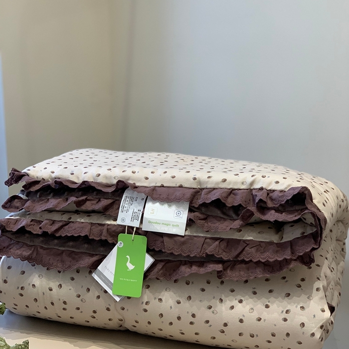 91家纺网 家纺一手货源 找家纺 汇庭 2025秋冬新·花边款单双人豆豆被系列 可可草莓