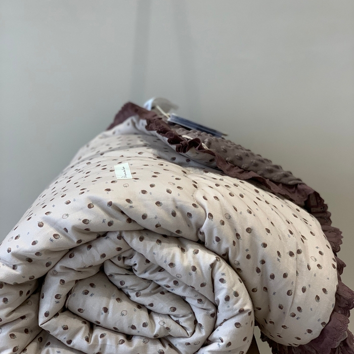 91家纺网 家纺一手货源 找家纺 汇庭 2025秋冬新·花边款单双人豆豆被系列 可可草莓