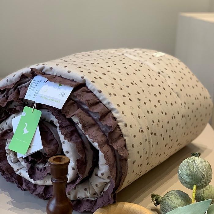 91家纺网 家纺一手货源 找家纺 汇庭 2025秋冬新·花边款单双人豆豆被系列 可可草莓