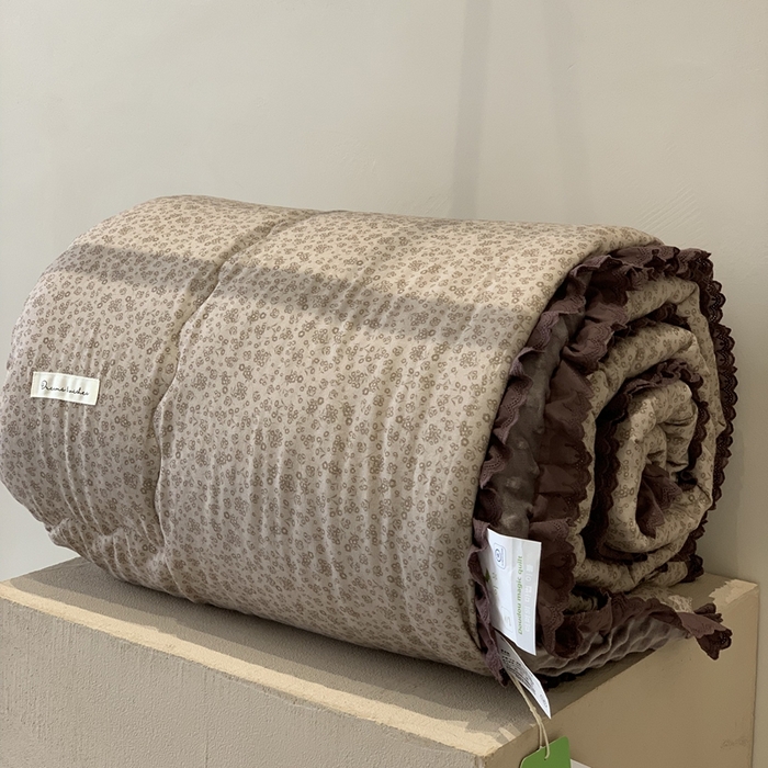 91家纺网 家纺一手货源 找家纺 汇庭 2025秋冬新·花边款单双人豆豆被系列 萌芽