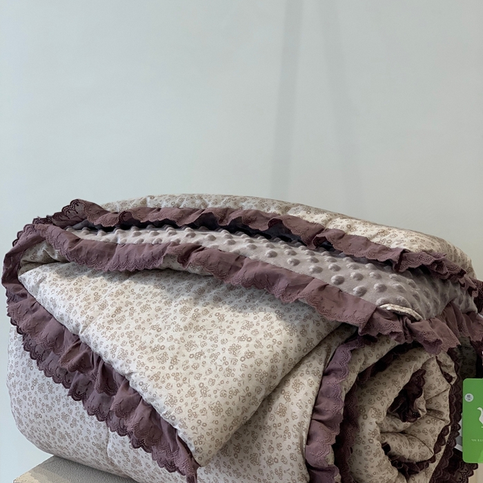 91家纺网 家纺一手货源 找家纺 汇庭 2025秋冬新·花边款单双人豆豆被系列 萌芽