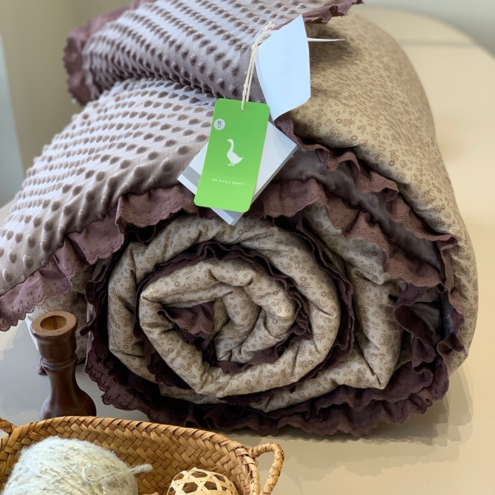 91家纺网 家纺一手货源 找家纺 汇庭 2025秋冬新·花边款单双人豆豆被系列 萌芽