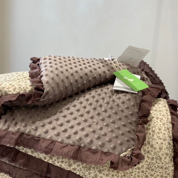 91家纺网 家纺一手货源 找家纺 汇庭 2025秋冬新·花边款单双人豆豆被系列 莫尼卡