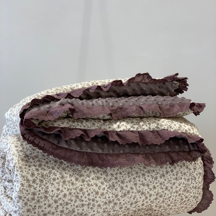 91家纺网 家纺一手货源 找家纺 汇庭 2025秋冬新·花边款单双人豆豆被系列 莫尼卡