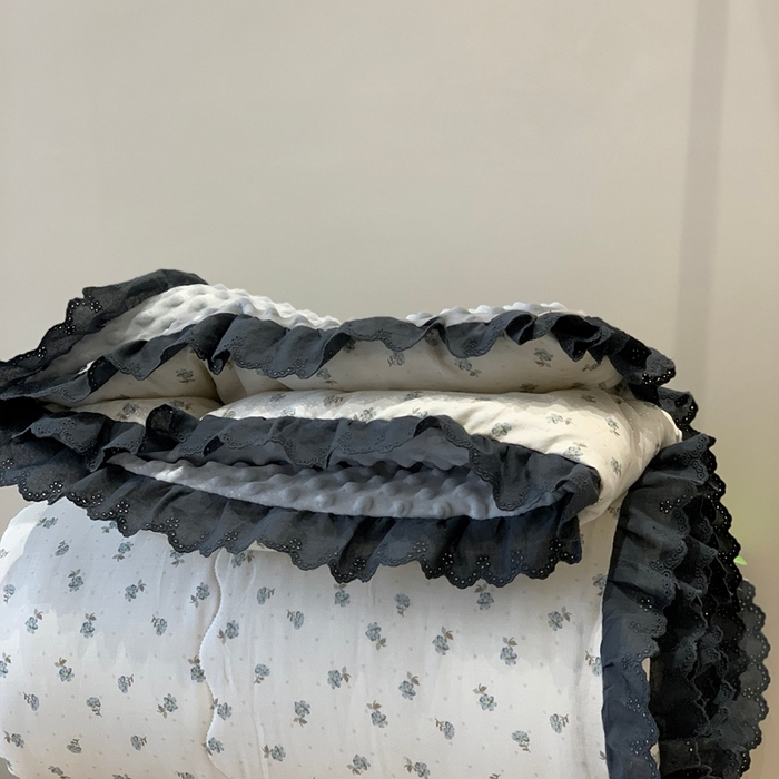 91家纺网 家纺一手货源 找家纺 汇庭 2025秋冬新·花边款单双人豆豆被系列 山海蓝