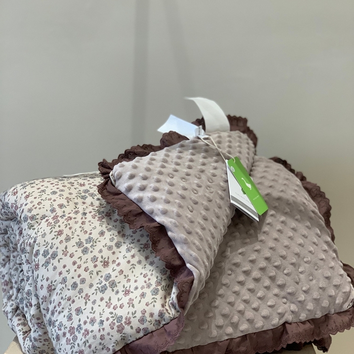 91家纺网 家纺一手货源 找家纺 汇庭 2025秋冬新·花边款单双人豆豆被系列 桃花溪