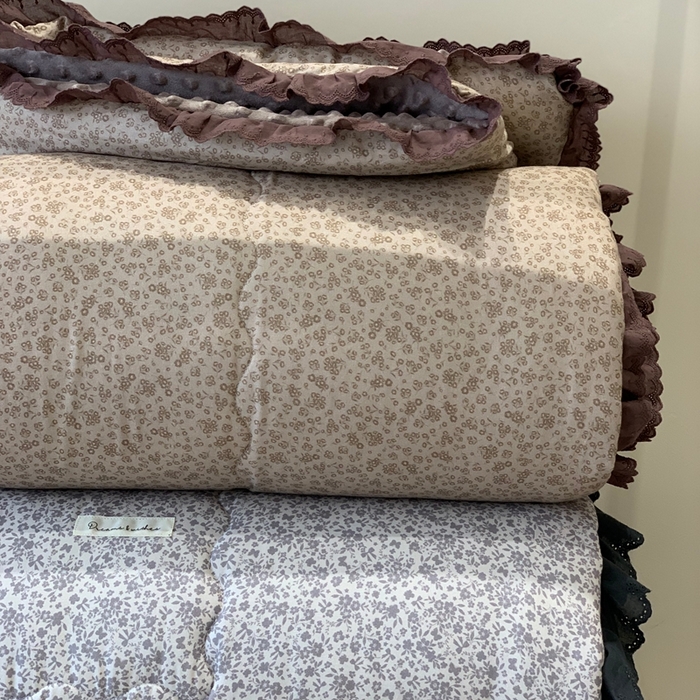 91家纺网 家纺一手货源 找家纺 汇庭 2025秋冬新·花边款单双人豆豆被系列 组合图仅供参考