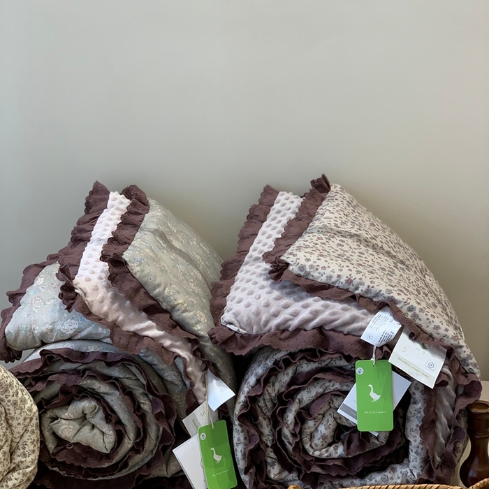 91家纺网 家纺一手货源 找家纺 汇庭 2025秋冬新·花边款单双人豆豆被系列 组合图仅供参考