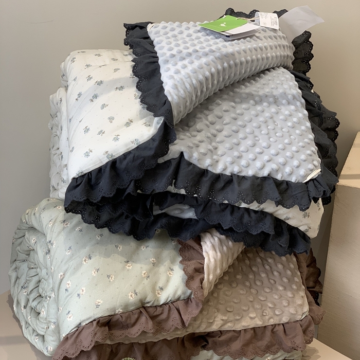 91家纺网 家纺一手货源 找家纺 汇庭 2025秋冬新·花边款单双人豆豆被系列 组合图仅供参考